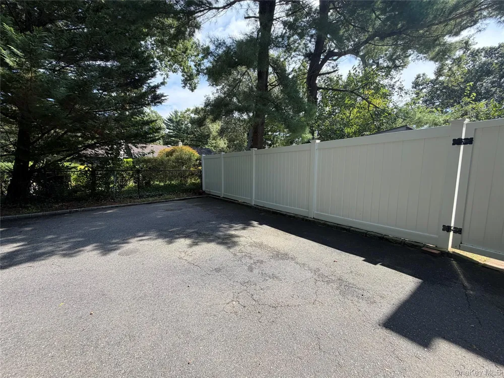 8 Tree Hollow Lane Dix Hills, NY 11746