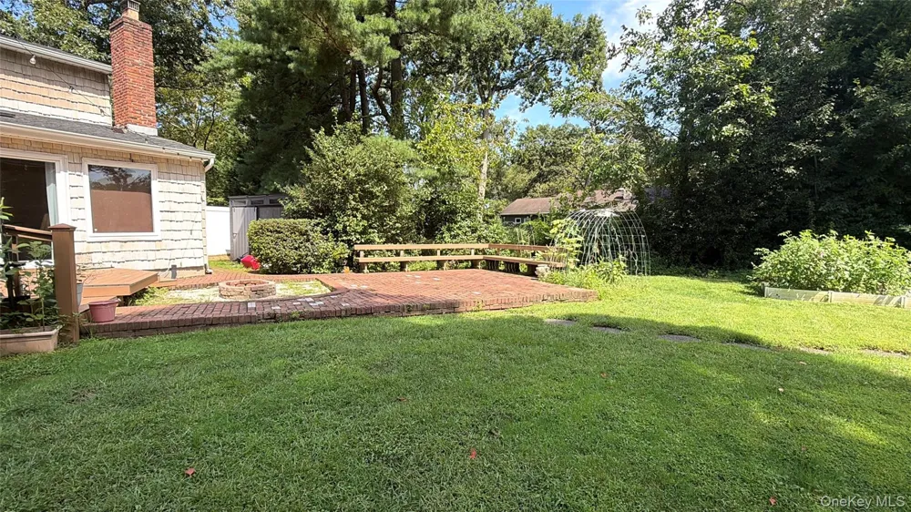 8 Tree Hollow Lane Dix Hills, NY 11746