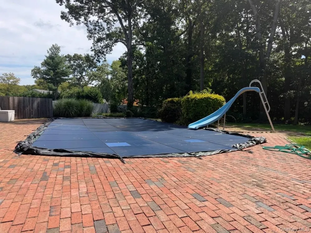 8 Tree Hollow Lane Dix Hills, NY 11746