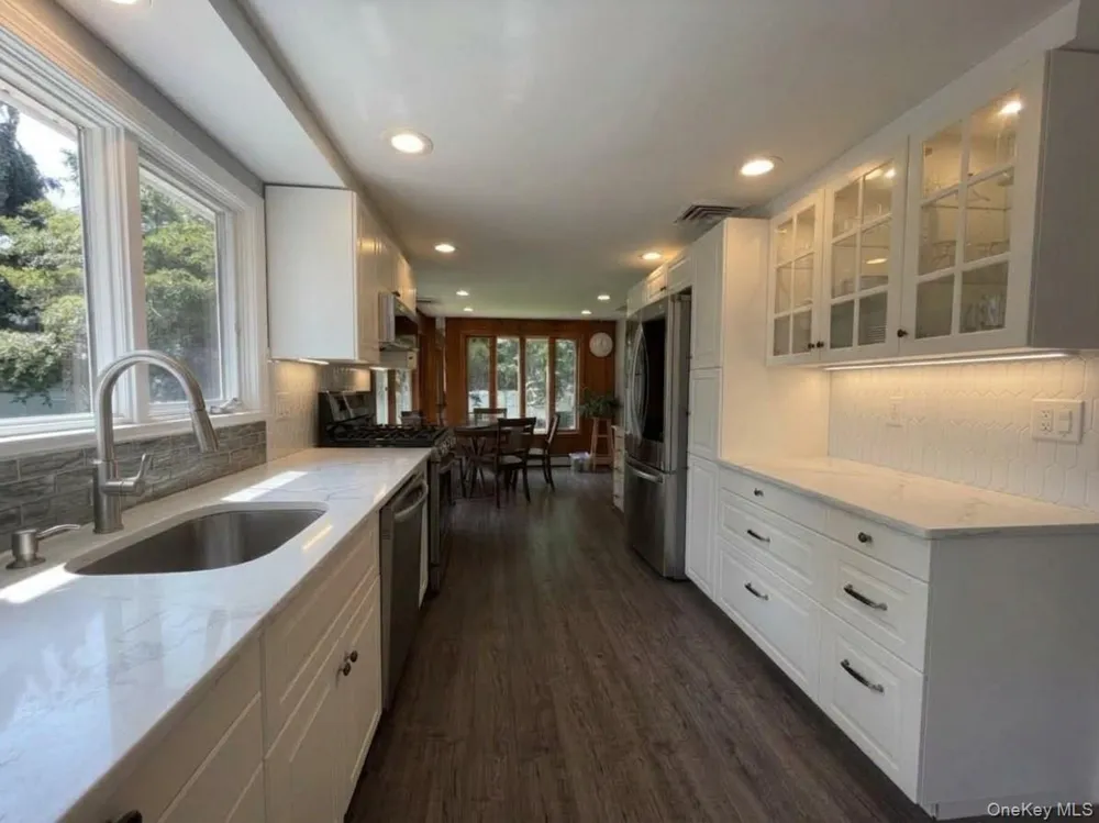 8 Tree Hollow Lane Dix Hills, NY 11746