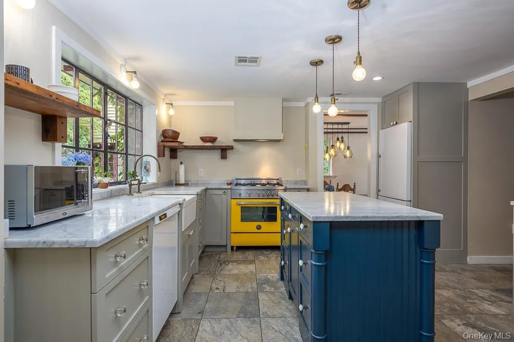 75 Van Houten Fields West Nyack, NY 10994