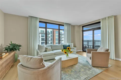 100 Boardwalk #904A
