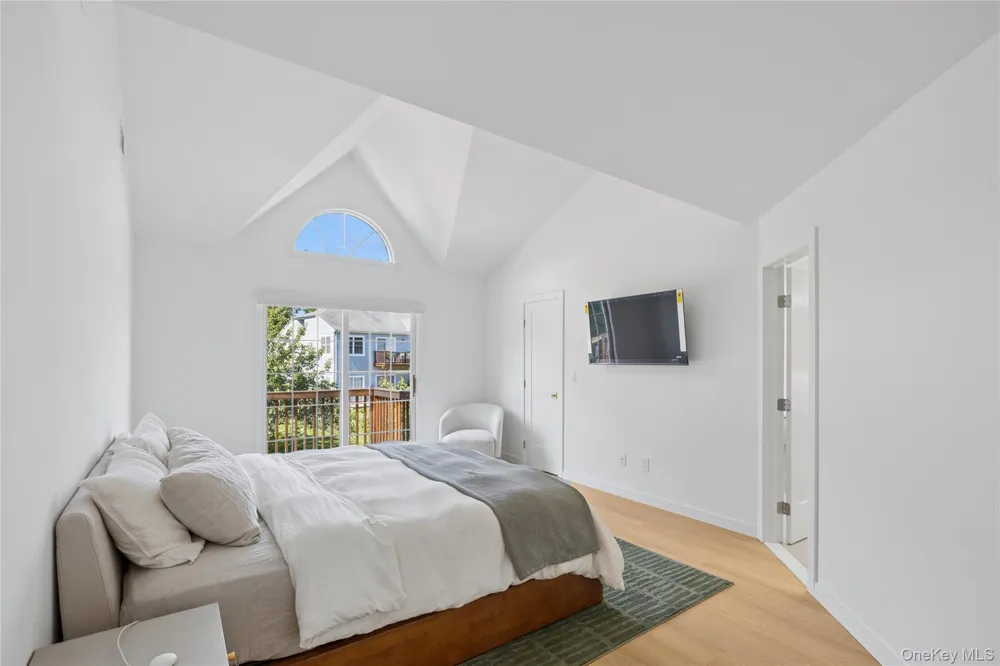 79 Lakebridge Drive S Kings Park, NY 11754