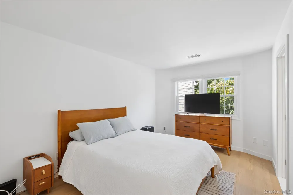 79 Lakebridge Drive S Kings Park, NY 11754