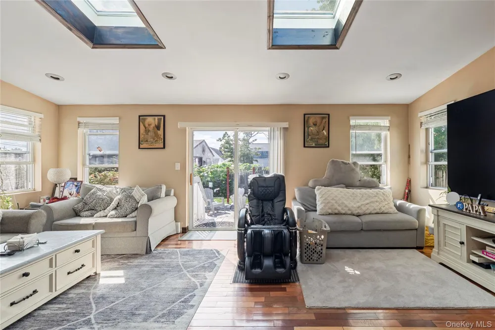236 Dogwood Avenue Franklin Square, NY 11010