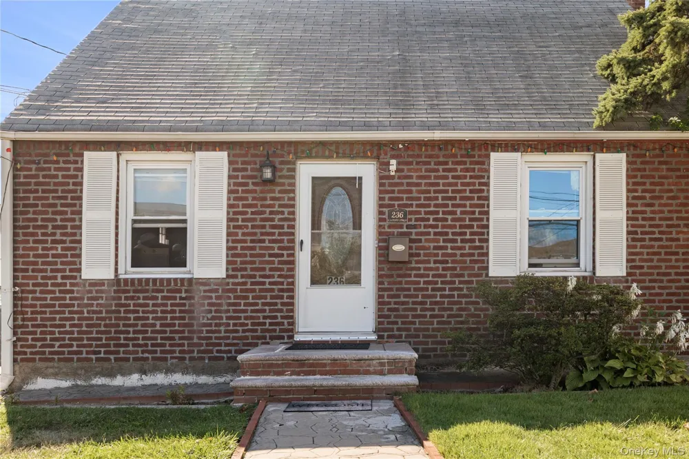 236 Dogwood Avenue Franklin Square, NY 11010