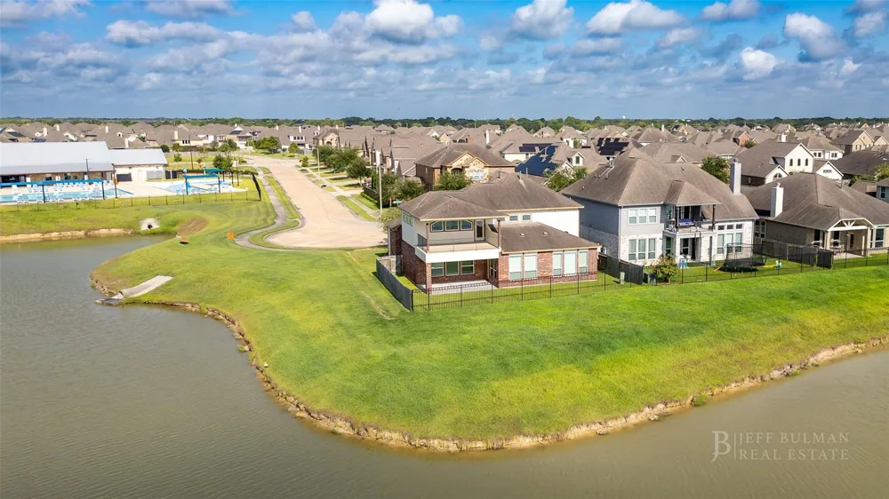 414 W Bend Drive League City, TX 77573