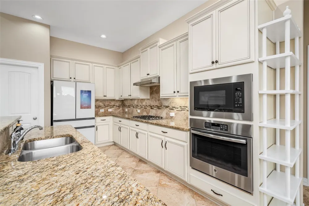 414 W Bend Drive League City, TX 77573