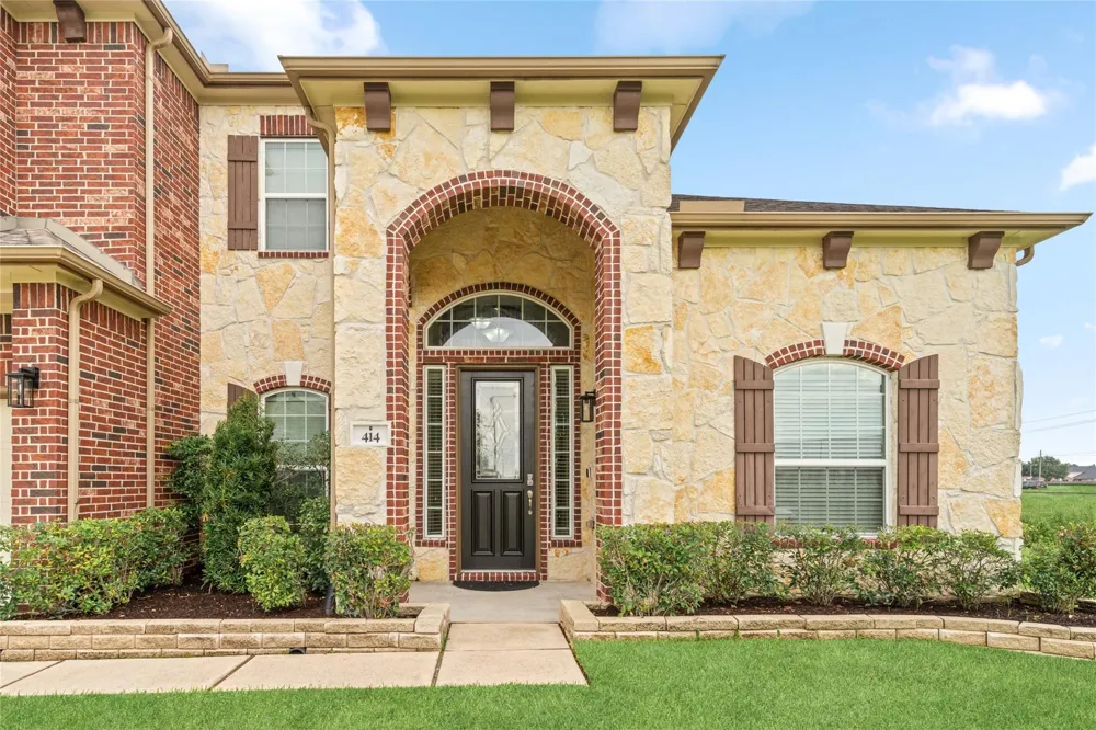 414 W Bend Drive League City, TX 77573