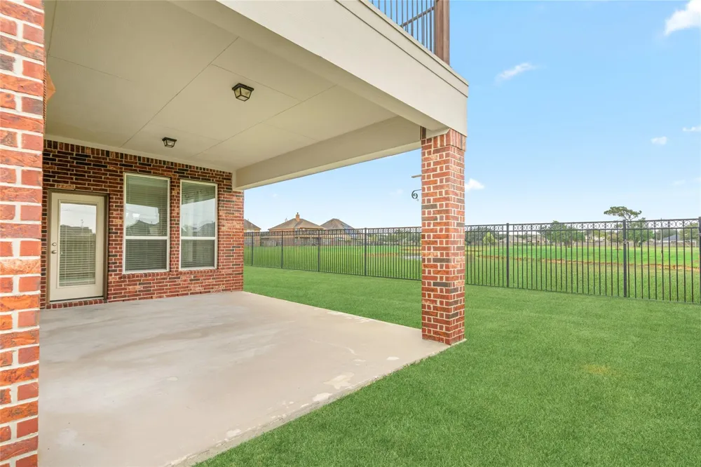 414 W Bend Drive League City, TX 77573