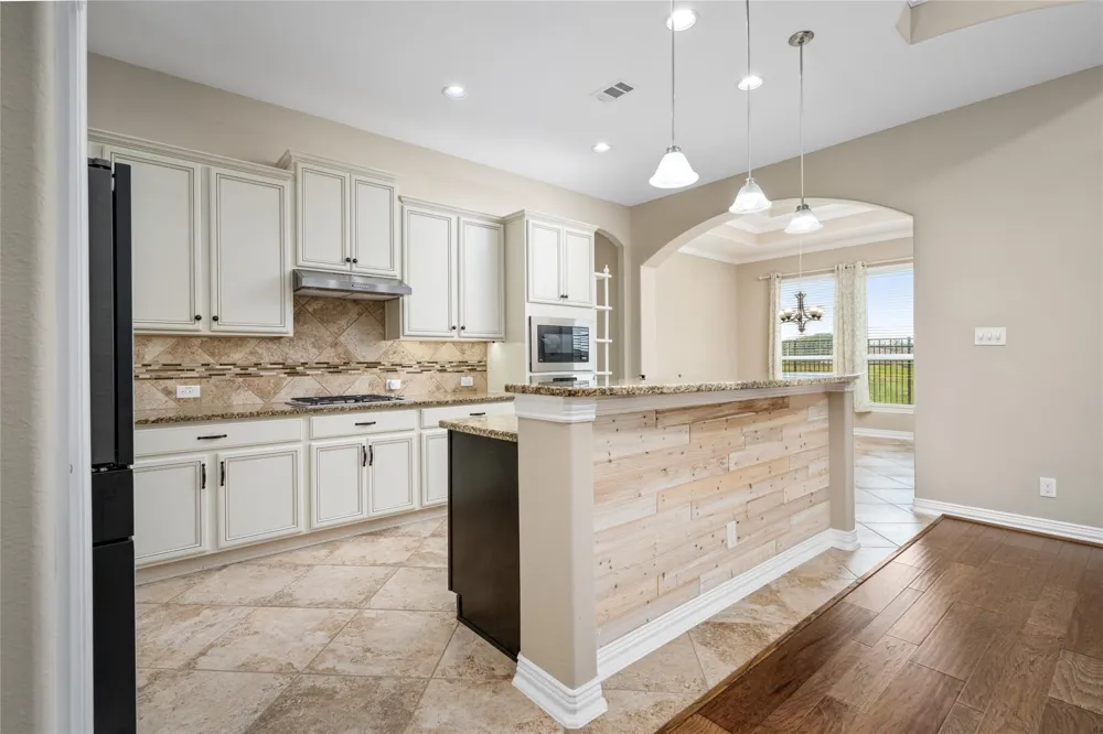 414 W Bend Drive League City, TX 77573