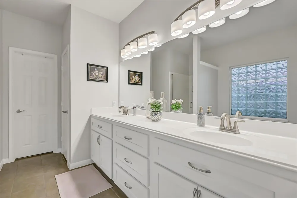 418 Gastonbury Court League City, TX 77573