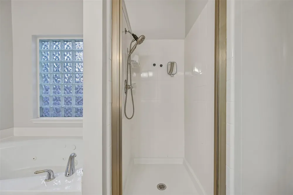 418 Gastonbury Court League City, TX 77573