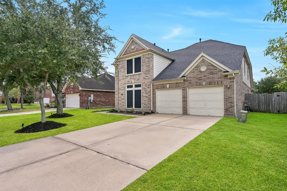 418 Gastonbury Court League City, TX 77573