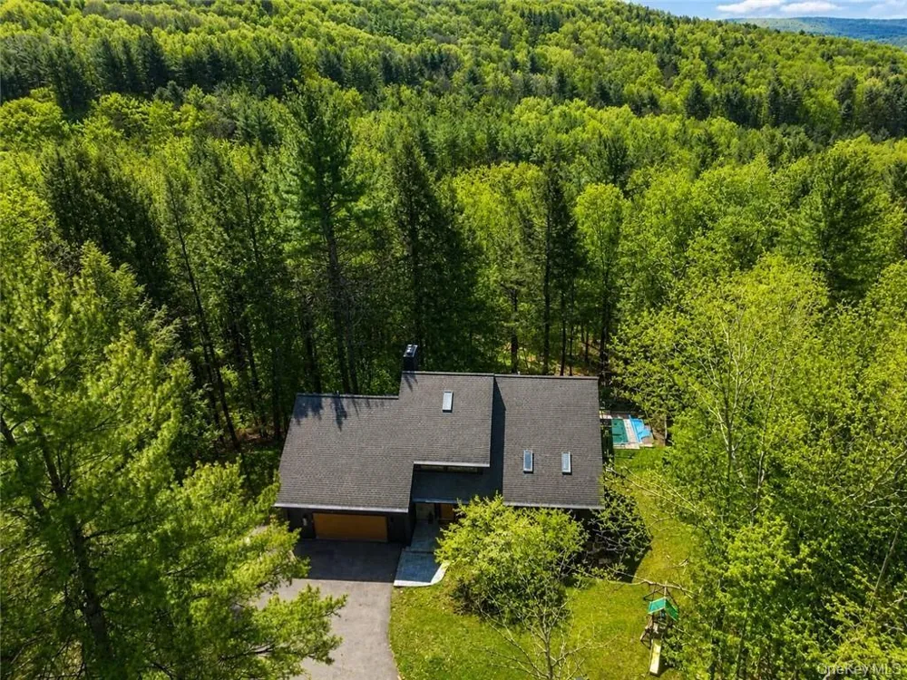 212 Meeker Road Vestal, NY 13850