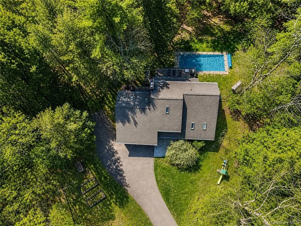 212 Meeker Road Vestal, NY 13850