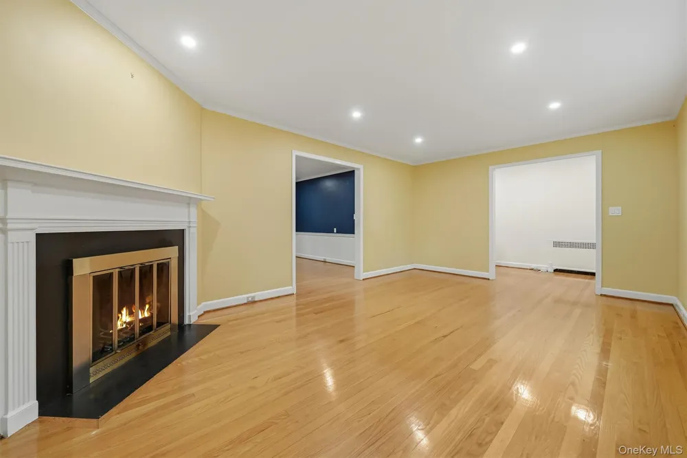 24 Smallwood Place White Plains, NY 10603