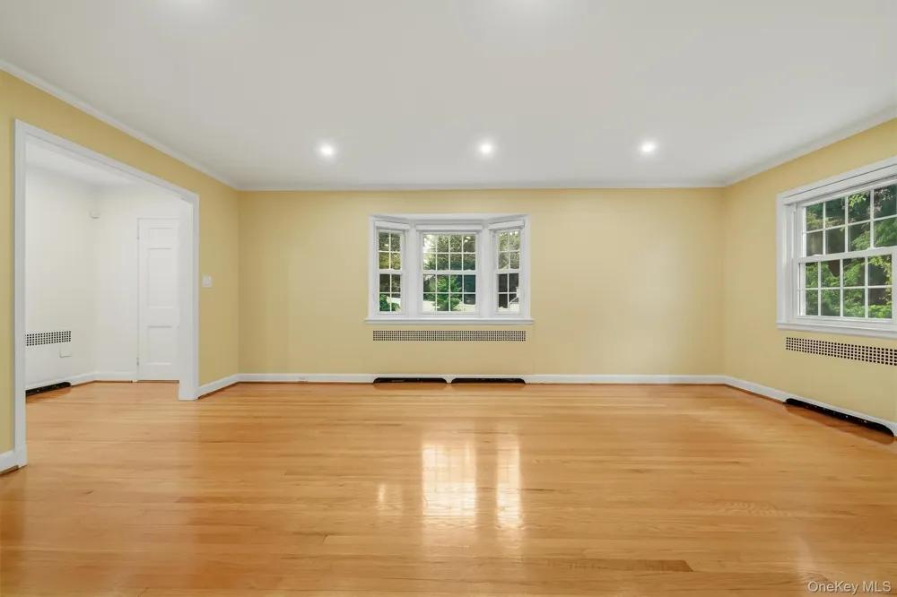 24 Smallwood Place White Plains, NY 10603