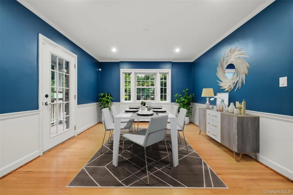 24 Smallwood Place White Plains, NY 10603