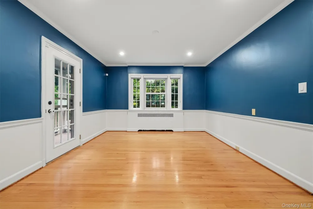 24 Smallwood Place White Plains, NY 10603