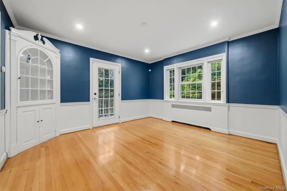 24 Smallwood Place White Plains, NY 10603
