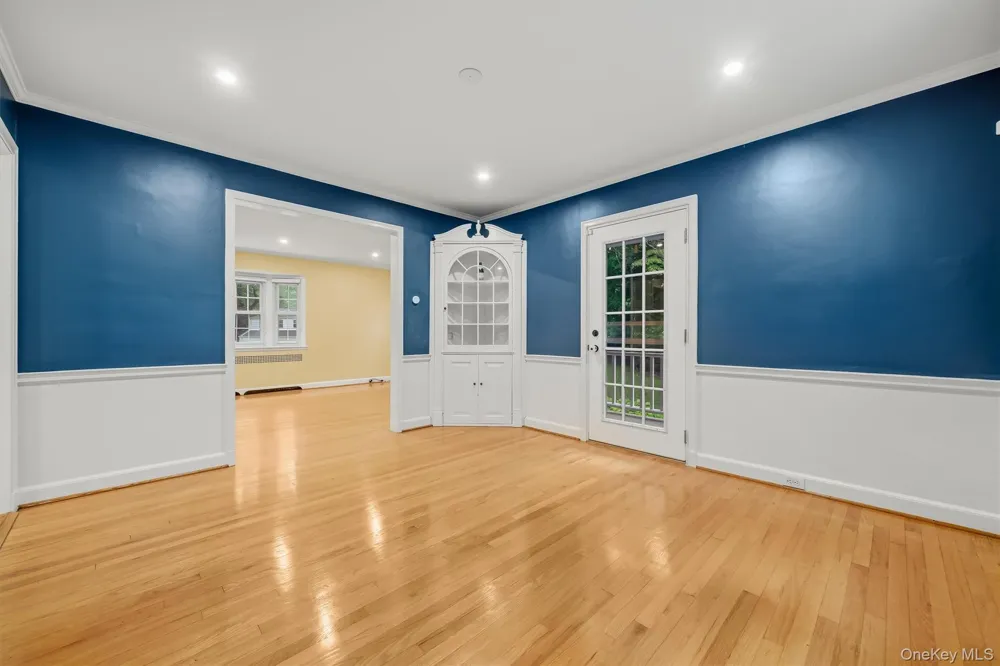 24 Smallwood Place White Plains, NY 10603