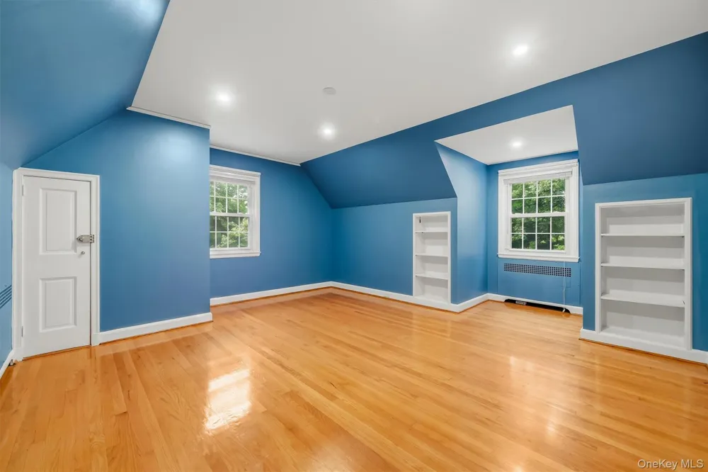 24 Smallwood Place White Plains, NY 10603