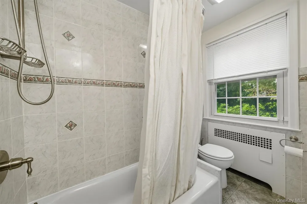 24 Smallwood Place White Plains, NY 10603