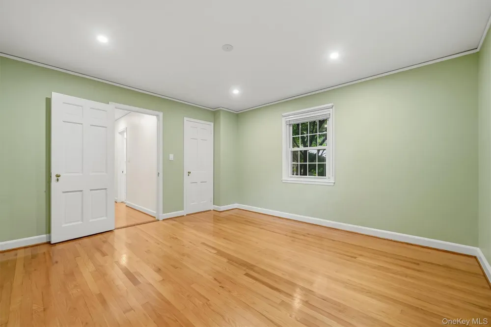 24 Smallwood Place White Plains, NY 10603