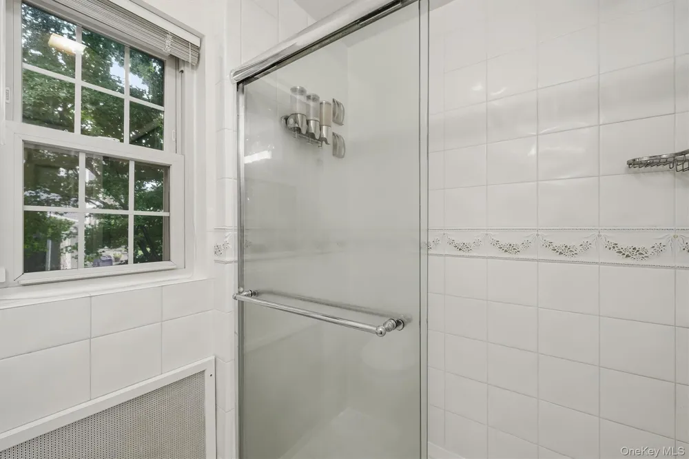 24 Smallwood Place White Plains, NY 10603