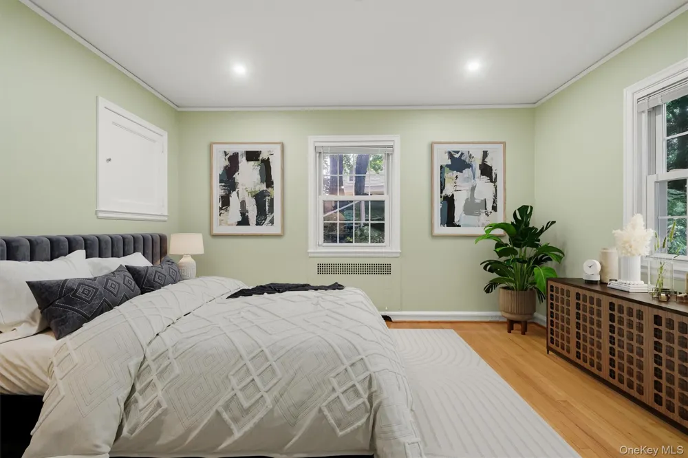 24 Smallwood Place White Plains, NY 10603