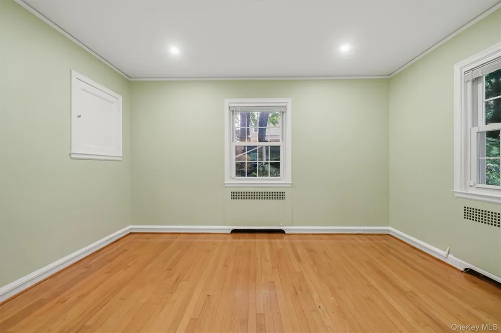 24 Smallwood Place White Plains, NY 10603