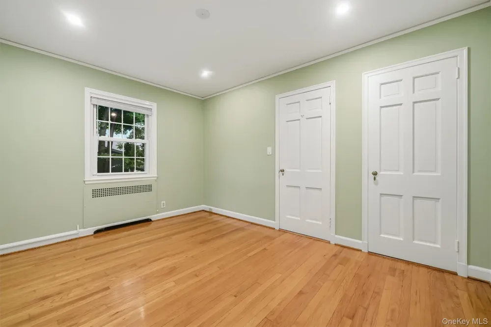 24 Smallwood Place White Plains, NY 10603