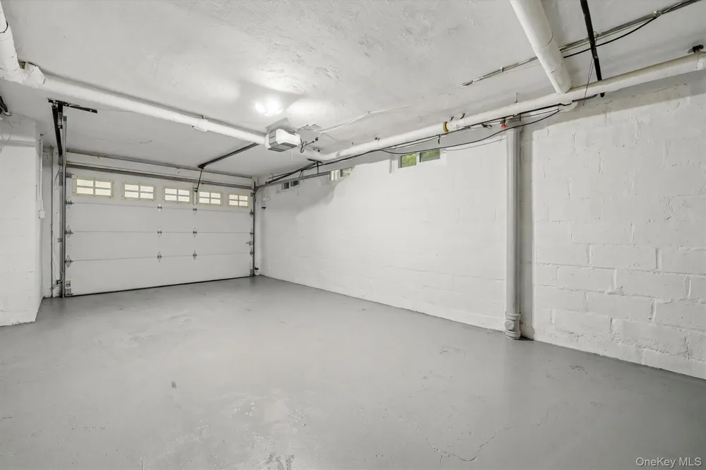 24 Smallwood Place White Plains, NY 10603