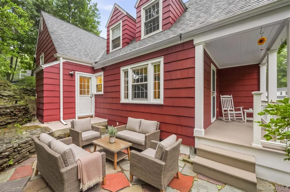 24 Smallwood Place White Plains, NY 10603