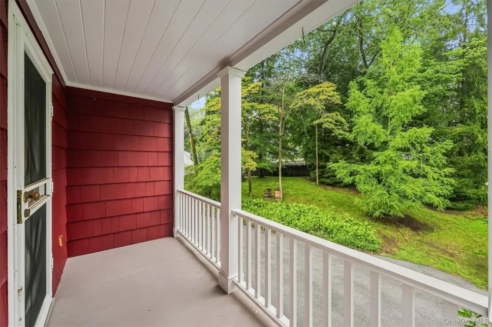 24 Smallwood Place White Plains, NY 10603