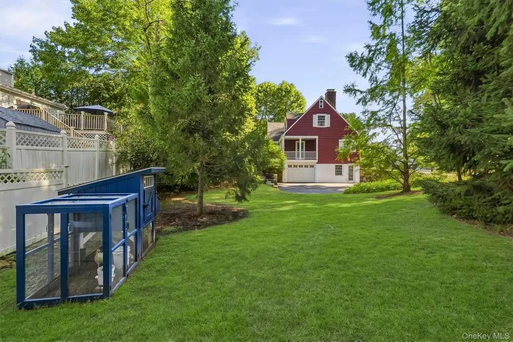 24 Smallwood Place White Plains, NY 10603