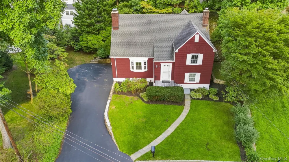 24 Smallwood Place White Plains, NY 10603