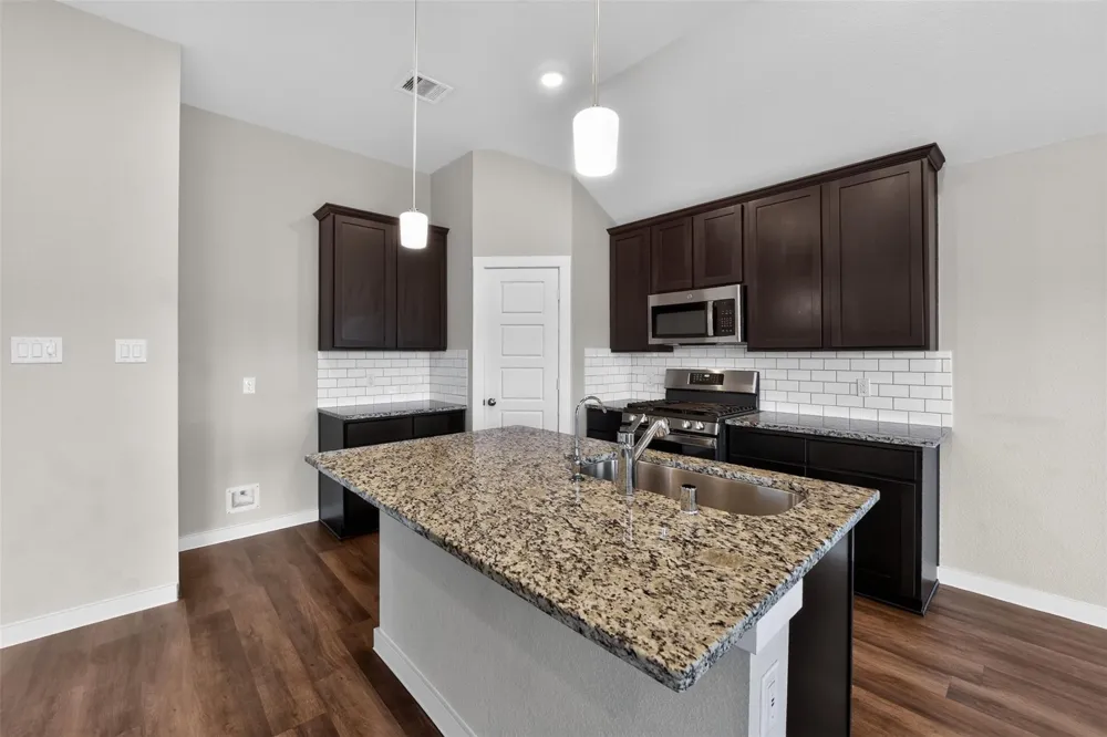 26563 Eternal Drive La Marque, TX 77568