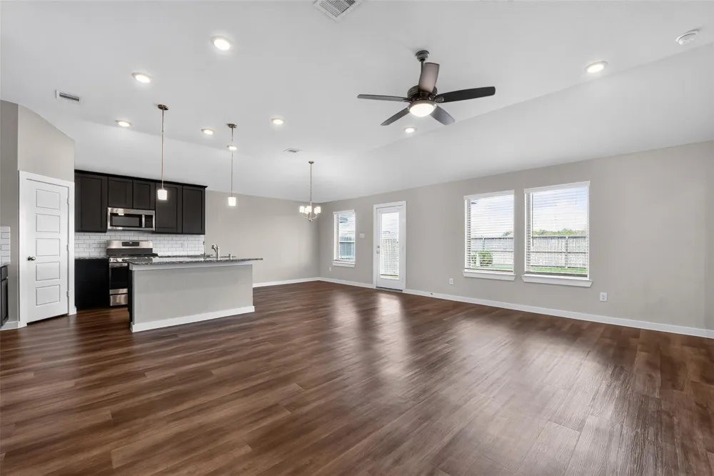 26563 Eternal Drive La Marque, TX 77568