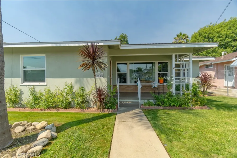 765 Currier Pomona, CA 91768