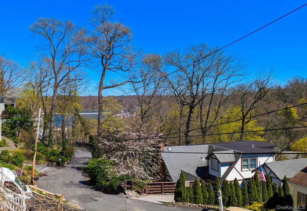 13 Woodland Lane Huntington, NY 11743