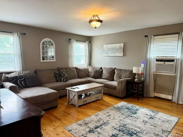 9 Jersey Street Deer Park, NY 11729