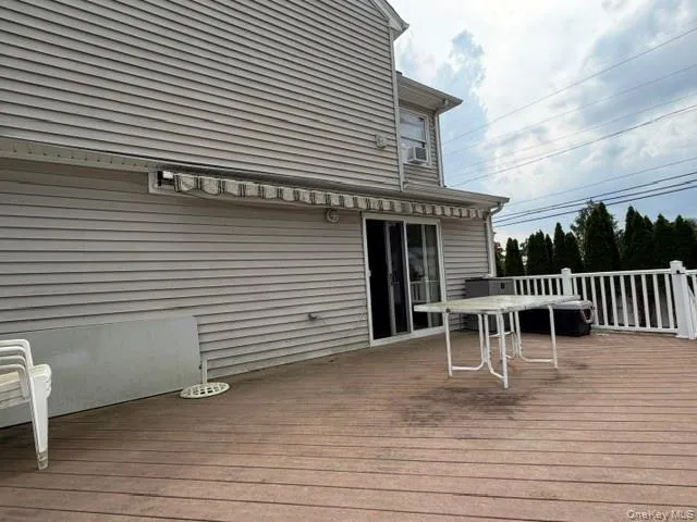 9 Jersey Street Deer Park, NY 11729
