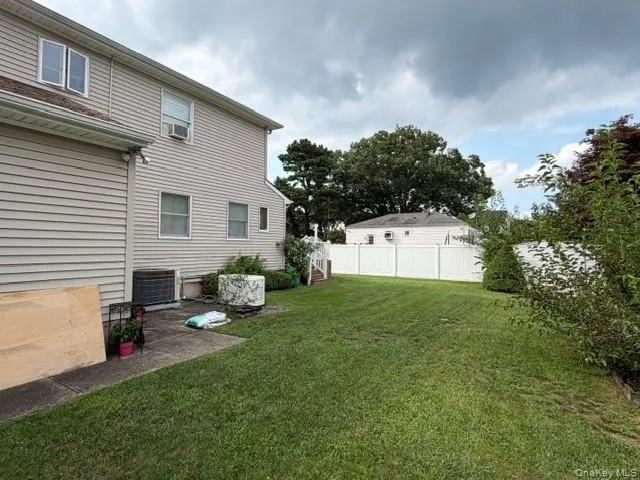 9 Jersey Street Deer Park, NY 11729