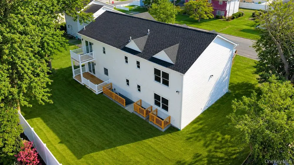 171 FERRARIS Copiague, NY 11726