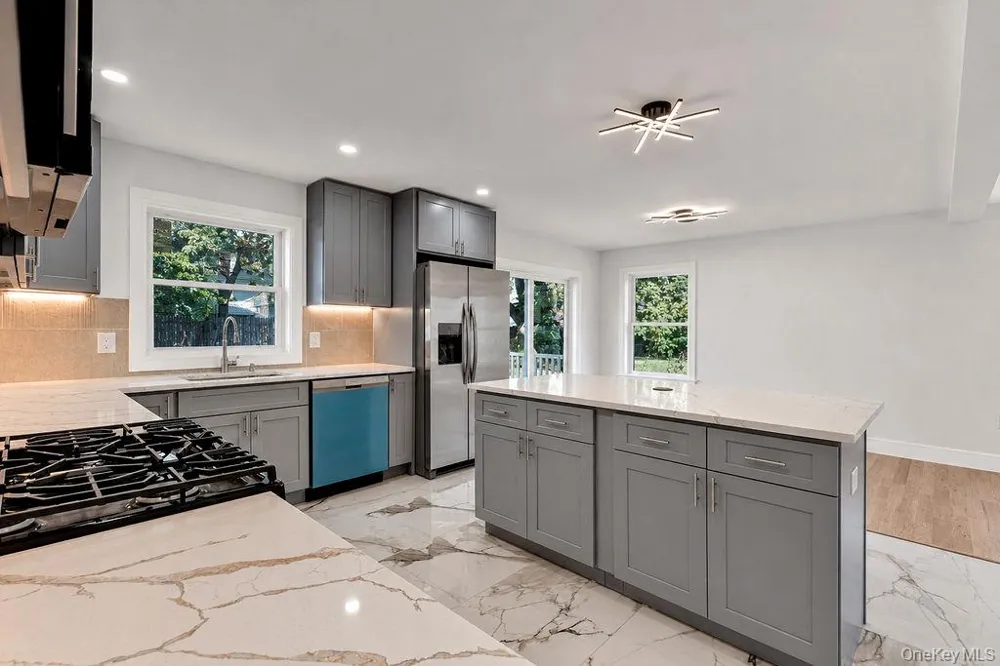 171 FERRARIS Copiague, NY 11726