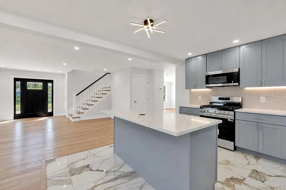 171 FERRARIS Copiague, NY 11726