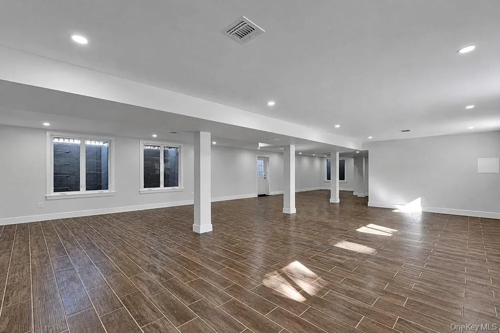 171 FERRARIS Copiague, NY 11726