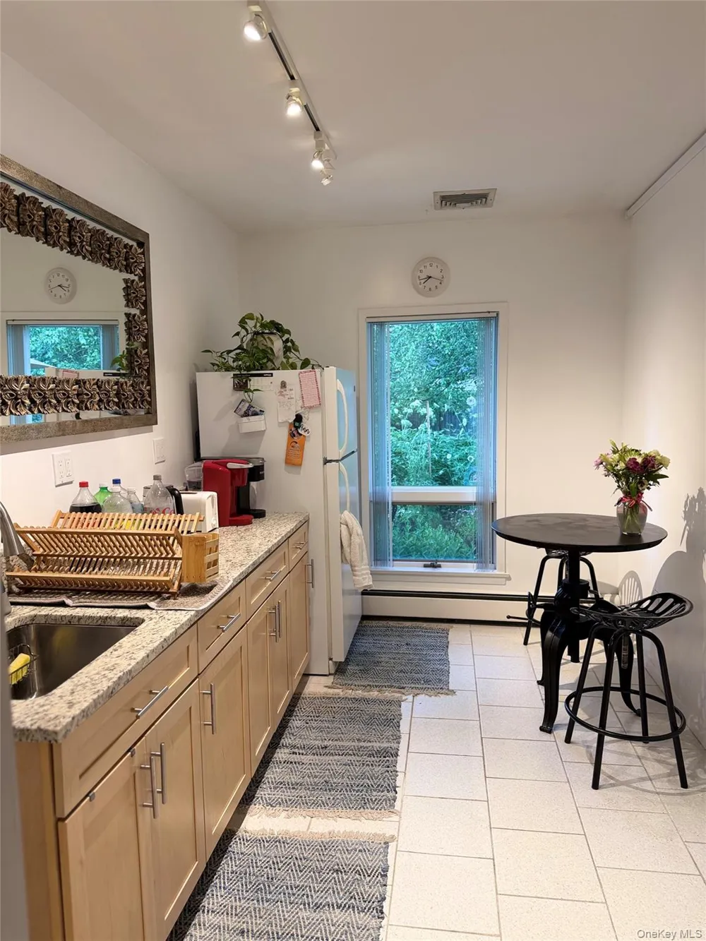 380 Park Avenue #$1,000 unit- 1 room Huntington, NY 11743